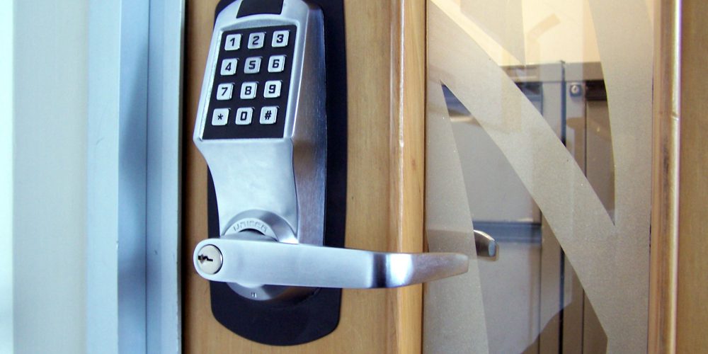 Automatic-door-lock-system-1